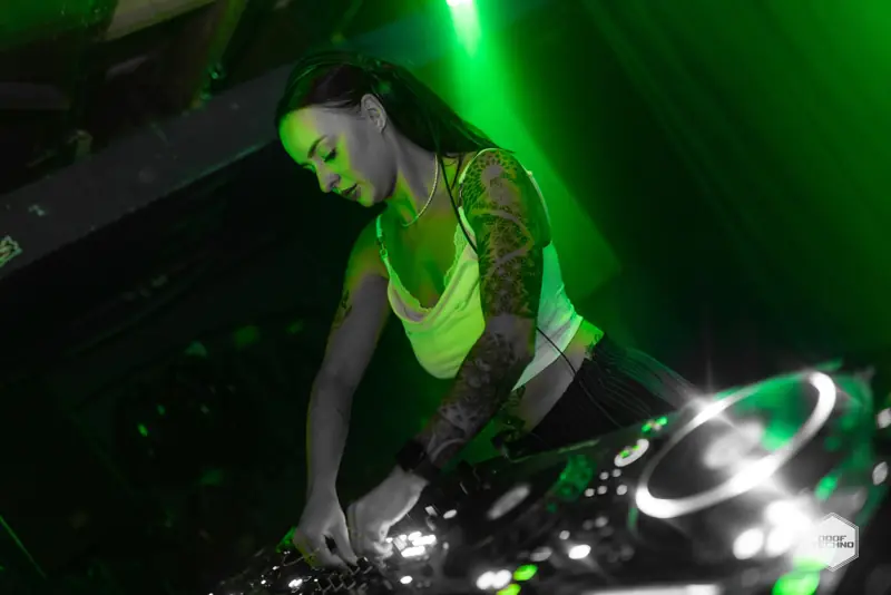 Lovefromsoph mixing, eyes on the decks. Summer Series 2 of 4, Jan 2026