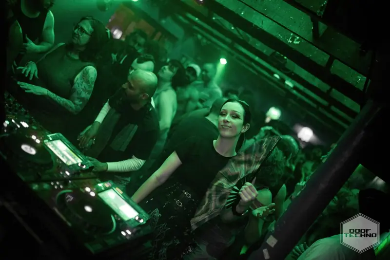 Dancers right up against the booth